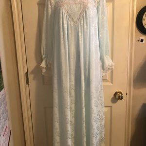 Beautiful mint green vintage Christian Dior nightgown.  Mint condition. Medium
